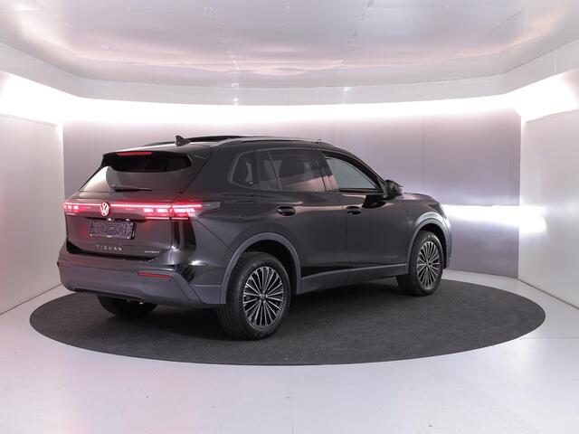 Volkswagen TIGUAN 1.5 eHybrid Life Edition 204 PK PHEV | Trekhaak | Panorama dak | Stoel- en stuurverwarming | 18" LM velgen |