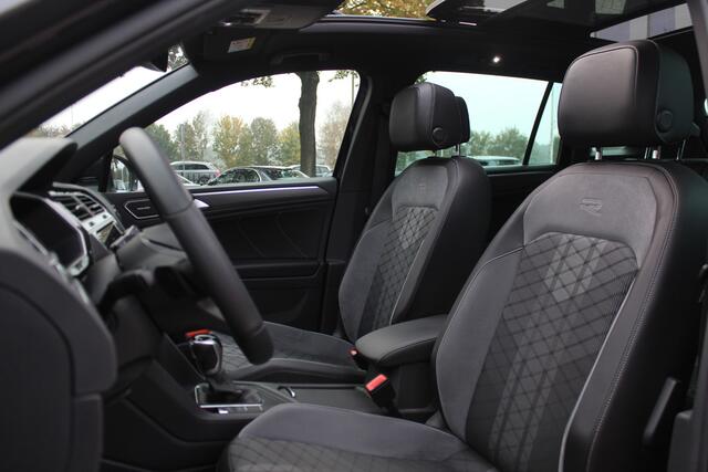 Volkswagen TIGUAN 1.5 TSI R-Line / NL Auto! / Trekhaak / Panoramadak / Camera / Keyless / 19'' / CarPlay / Navigatie / DAB / ACC