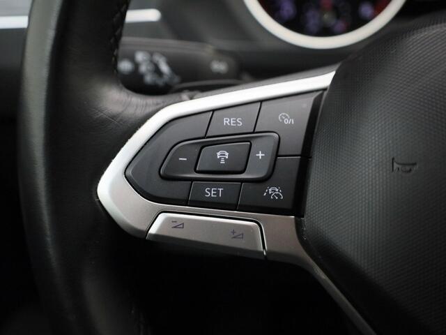 Volkswagen TIGUAN 1.5TSI/150PK Life R line DSG · Navigatie · Apple/Android Car Play · Stoel-& stuurverwarming · Garantie tot april 2026 Of 100000km.