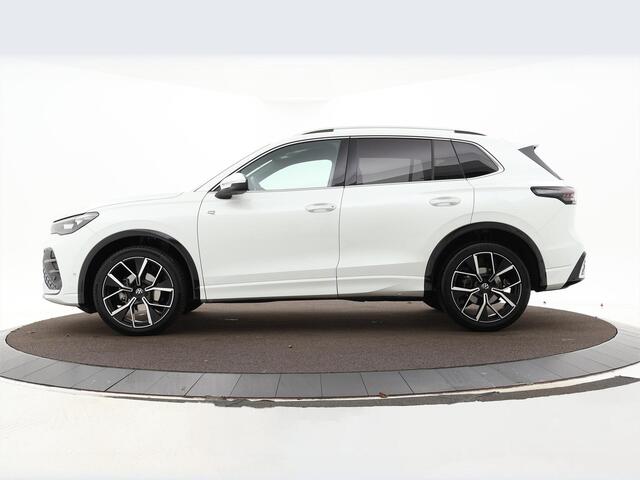Volkswagen TIGUAN 1.5 eTSI 150pk DSG R-Line Business · Camera · Apple/Android Car Play · Massage · Keyless · Navi · Dodehoek Detectie · 20'' Inch · Garantie t/m 27-02-2028 of 100.000km