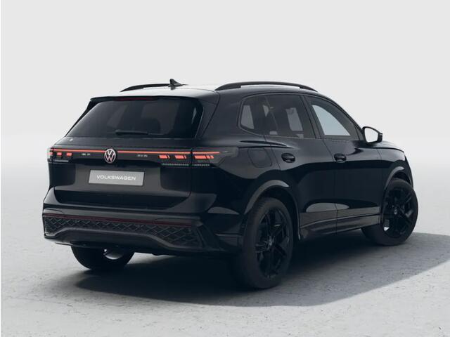 Volkswagen TIGUAN R-Line Edition 1.5 eHybrid 204 PK 6 Versn. DSG · Black Style Pakket · Trekhaak inklapbaar, met elektrische ontgrendeling, incl. aanhangermanoeuvreerhulp Trailer Assist · Prijs is inclusief inruilpremie ·