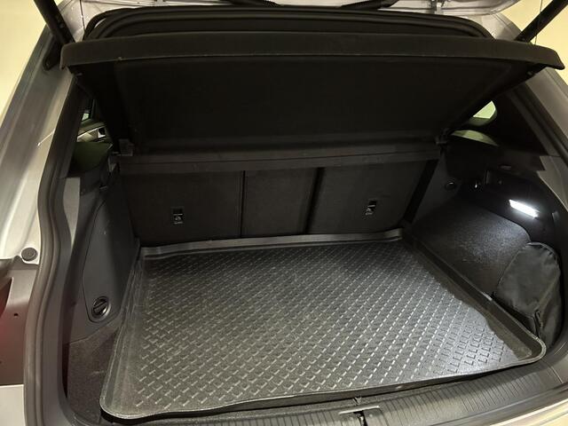 Volkswagen TIGUAN 1.4 TSI eHybrid R-Line Business+ | Navigatie | Stoelverwarming | Adaptieve cruise control