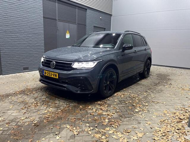 Volkswagen TIGUAN 2.0 TSI 4Motion Highline | Panoramadak | Trekhaak | ACC | Camera | Getint Glas