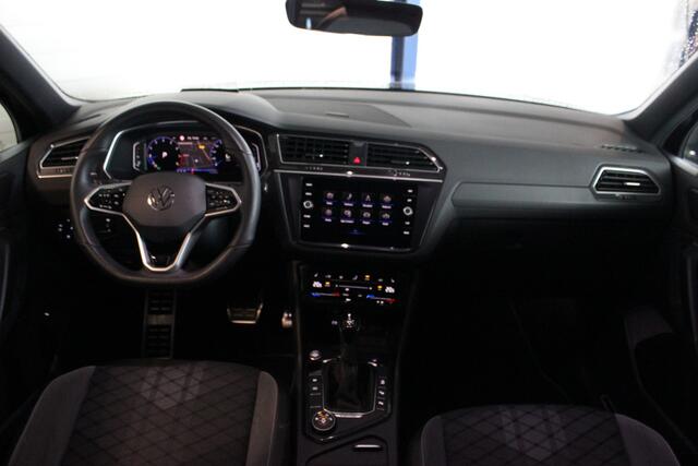 Volkswagen TIGUAN 2.0 TSI 4Motion R-Line Black Style | Trekhaak | Head-Up | Carplay | Keyless | Camera | Navi | Stoelverw. | 19" LMV | PDC V+A