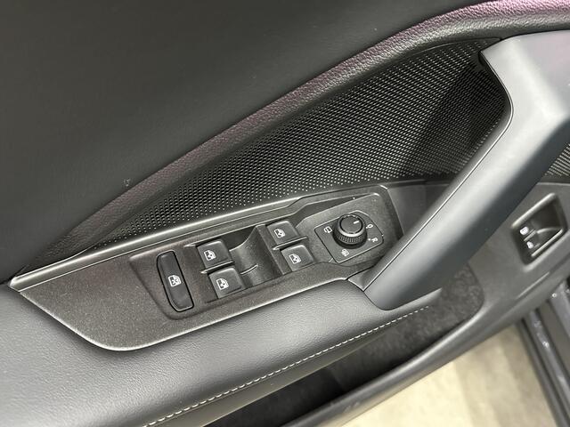 Volkswagen TIGUAN 1.5 eHybrid Life Edition PHEV 204pk | Elek. Trekhaak | IQ. Light Matrix | 19" velgen