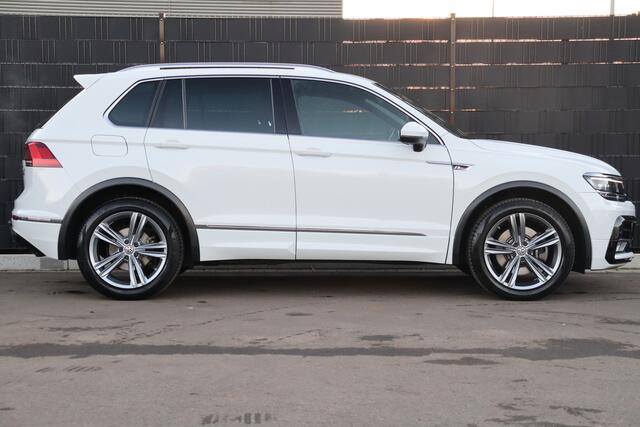 Volkswagen TIGUAN 2.0 TSI 4Motion R-line | Adap. Cruise | Dynaudio | Stoelverwarming | HUD | Climate Control | Carplay