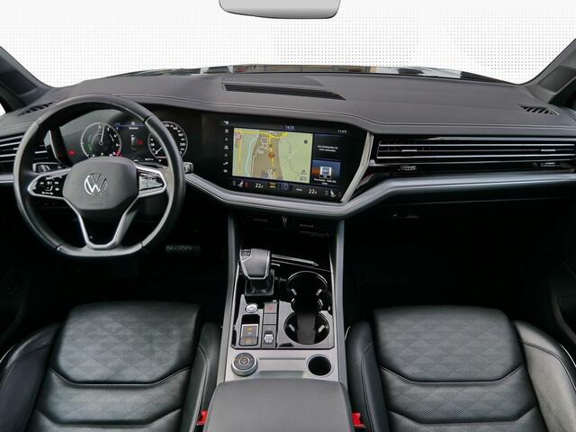 Volkswagen TOUAREG 3.0 TSi eHybrid 4M Elegance ACC Panoramadak Stoelkoeling Memory Trekhaak Camera