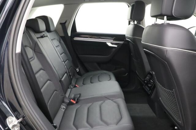 Volkswagen TOUAREG 3.0 TSi eHybrid 4MOTION ACC Panoramadak Luchtvering Comfortstoelen LED Matrix 19 Inch