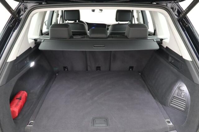 Volkswagen TOUAREG 3.0 TSi eHybrid 4MOTION ACC Panoramadak Luchtvering Comfortstoelen LED Matrix 19 Inch