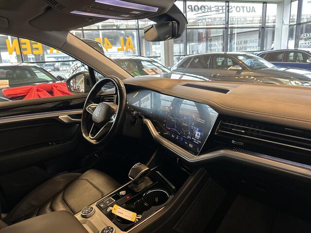 Volkswagen TOUAREG 3.0 TSi eHybrid 4MOTION | Panoramadak | Elek. inklapbare trekhaak | BTW AUTO | Adaptieve cruise control | Keyless | Lederen bekleding | Elek. verstelbare stoelen | Lane assist | Climate control | Apple carplay | Navigatie | Sfeerverlichting