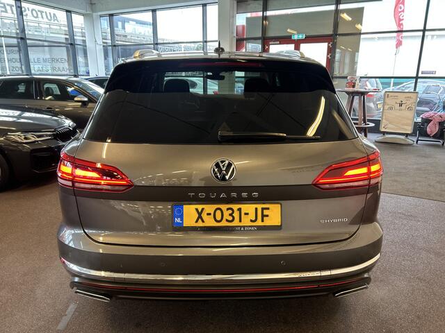 Volkswagen TOUAREG 3.0 TSi eHybrid 4MOTION | Panoramadak | Elek. inklapbare trekhaak | BTW AUTO | Adaptieve cruise control | Keyless | Lederen bekleding | Elek. verstelbare stoelen | Lane assist | Climate control | Apple carplay | Navigatie | Sfeerverlichting