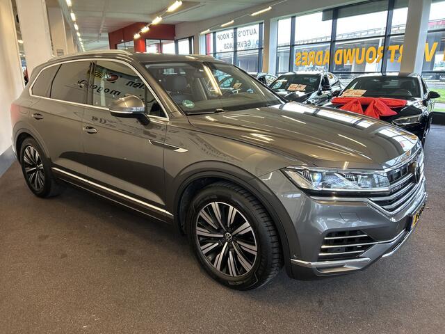 Volkswagen TOUAREG 3.0 TSi eHybrid 4MOTION | Panoramadak | Elek. inklapbare trekhaak | BTW AUTO | Adaptieve cruise control | Keyless | Lederen bekleding | Elek. verstelbare stoelen | Lane assist | Climate control | Apple carplay | Navigatie | Sfeerverlichting