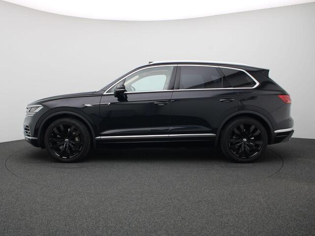 Volkswagen TOUAREG 3.0 TSi eHybrid Atmosphere 4MOTION 381PK DSG LED, Navigatie, Stoelverwarming v+a, Panorama Dak, Leder, 19"LMV, Trekhaak, 360gr. Camera