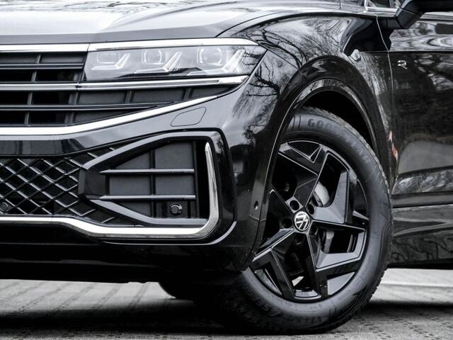 Volkswagen TOUAREG 3.0 TDI R-Line Grijs Kenteken ACC Luchtvering Trekhaak Comfortstoelen Head-Up Display