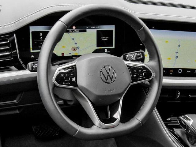 Volkswagen TOUAREG 3.0 TDI GRIJS KENTEKEN ACC LUCHTVERING TREKHAAK COMFORTSTOELEN