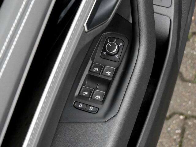 Volkswagen TOUAREG 3.0 TDI GRIJS KENTEKEN ACC LUCHTVERING TREKHAAK COMFORTSTOELEN