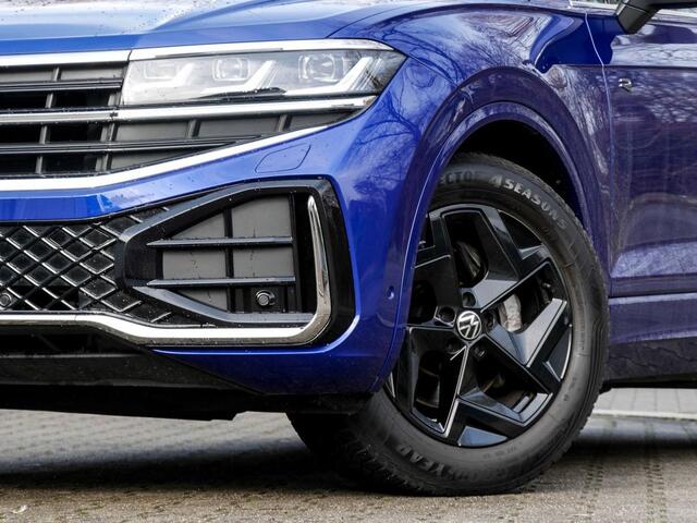 Volkswagen TOUAREG 3.0 TDI R-Line GRIJS KENTEKEN ACC LUCHTVERING TREKHAAK COMFORTSTOELEN HEAD-UP DISPLAY