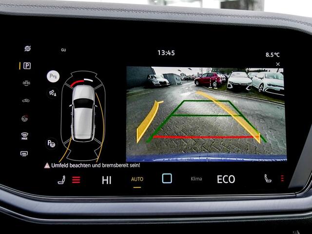 Volkswagen TOUAREG 3.0 TDI R-Line GRIJS KENTEKEN ACC LUCHTVERING TREKHAAK COMFORTSTOELEN HEAD-UP DISPLAY