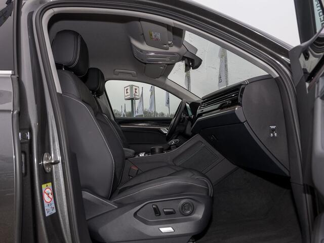 Volkswagen TOUAREG 3.0 TDI Elegance Grijs Kenteken ACC LUCHTVERING COMFORTSTOELEN TREKHAAK