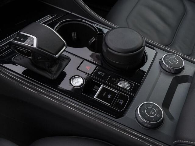 Volkswagen TOUAREG 3.0 TDI Elegance Grijs Kenteken ACC LUCHTVERING COMFORTSTOELEN TREKHAAK