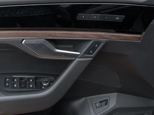 Volkswagen TOUAREG 3.0 TDI Elegance Grijs Kenteken ACC LUCHTVERING COMFORTSTOELEN TREKHAAK