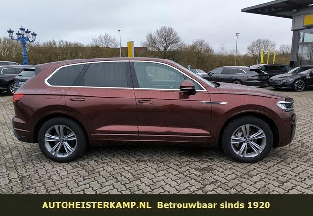 Volkswagen TOUAREG 3.0 TDI R-Line ACC Luchtvering Comfortstoelen Trekhaak