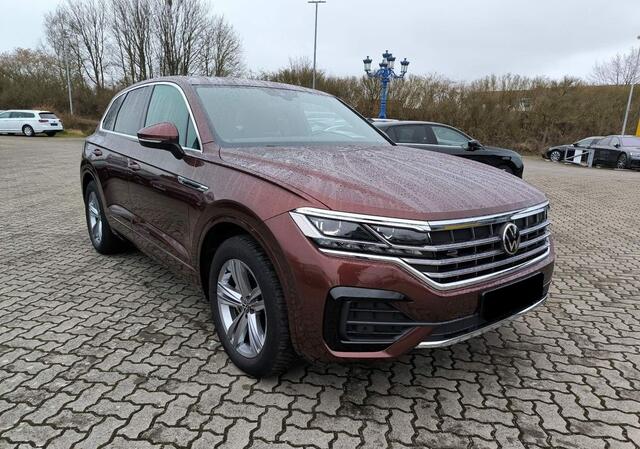 Volkswagen TOUAREG 3.0 TDI R-Line ACC Luchtvering Comfortstoelen Trekhaak