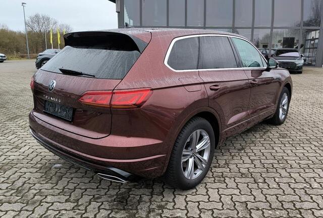 Volkswagen TOUAREG 3.0 TDI R-Line ACC Luchtvering Comfortstoelen Trekhaak