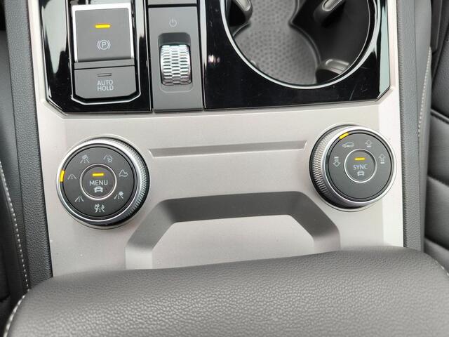 Volkswagen TOUAREG 3.0 TDI R-Line ACC Luchtvering Comfortstoelen Trekhaak