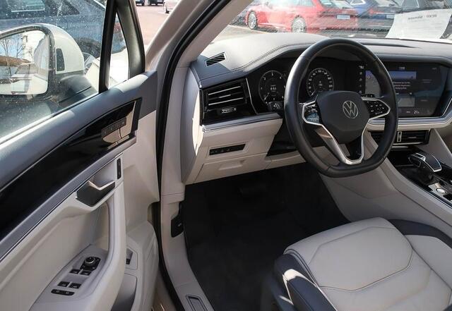 Volkswagen TOUAREG 3.0 TDI Elegance R-Line ACC Luchtvering Comfortstoelen Head-Up Dynaudio Stuurverwarming 360 Camera