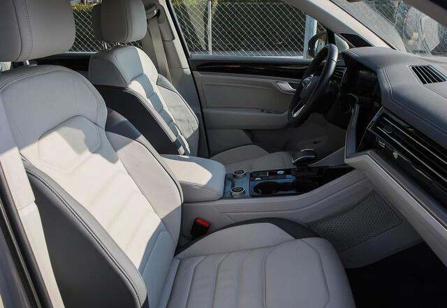 Volkswagen TOUAREG 3.0 TDI Elegance R-Line ACC Luchtvering Comfortstoelen Head-Up Dynaudio Stuurverwarming 360 Camera