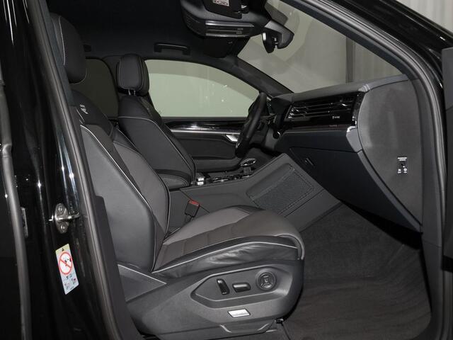 Volkswagen TOUAREG 3.0 TSI R-Line ACC Luchtvering Trekhaak Comfortstoelen Massage Nachtzicht 20 Inch Head-Up