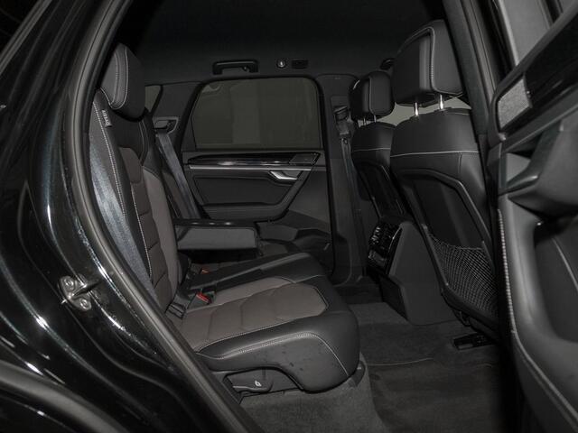 Volkswagen TOUAREG 3.0 TSI R-Line ACC Luchtvering Trekhaak Comfortstoelen Massage Nachtzicht 20 Inch Head-Up