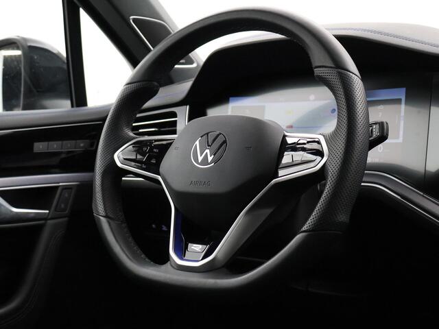 Volkswagen TOUAREG R 3.0 TSi V6 eHybrid 4MOTION R 462 PK *CHILI RED* + PANORAMA | STOELVENTILATIE | LUCHTVERING | DYNAUDIO | HEAD-UP DISPLAY