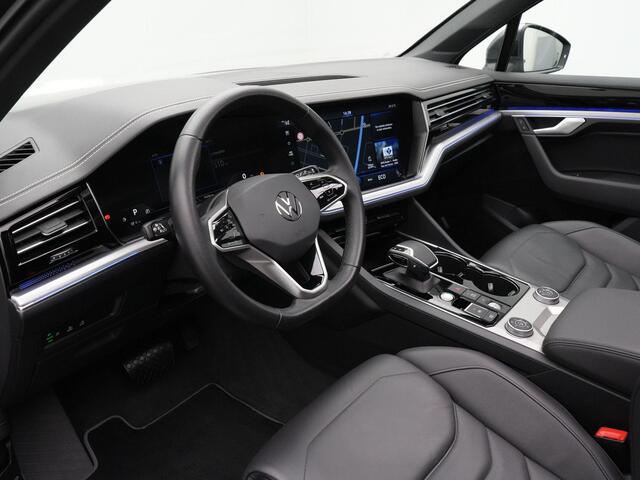 Volkswagen TOUAREG 3.0 TSi eHybrid 340 pk Tiptronic 4MOTION Elegance | Panoramadak | Luchtvering | 360 camera | IQ Light | Standkachel | 21 inch
