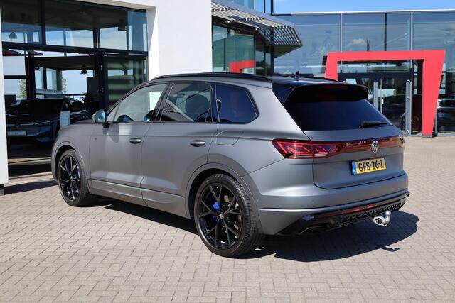 Volkswagen TOUAREG 3.0 TSi eHybrid 4MOTION R 340KW/462PK DSG, 60 mnd / 100.000km garantie, area view, Harman Kardon, head up, puglia leder, panoramadak, trekhaak, 22" LMV zwart, ergo lederen stoelen met elektrische verstelling en geheugen, r-line in en exterieur, camera voo