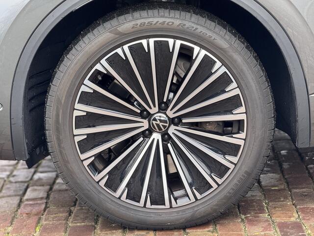 Volkswagen TOUAREG 3.0 TSi eHybrid 4MOTION Elegance | Massage | Trekhaak | Nachtzicht