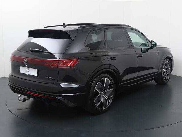 Volkswagen TOUAREG 3.0 TSi eHybrid 4MOTION R | 462 PK | SoH 93% | Automaat | Multifunctioneel stuurwiel | Panorama dak | Massage stoelen |