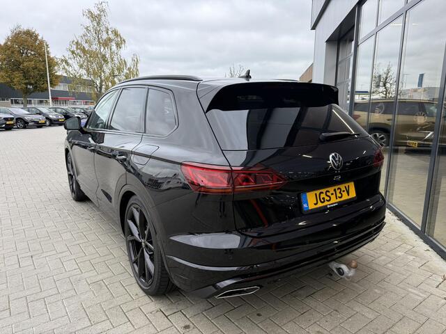Volkswagen TOUAREG 3.0 TSi 462 Pk Automaat 4Motion R | Panoramadak | Adaptive Cruise | Black Style | Dynaudio | Trekhaak | Stoelverwarming | Stoelmassage | Carplay| Camera 360 | LED | 73.075 Km!!