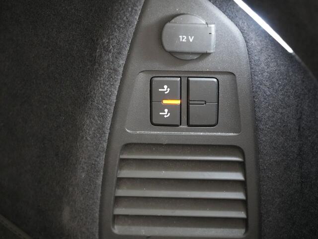 Volkswagen TOUAREG 3.0 TSi eHybrid 4MOTION Plug In Hybrid 381pk Dealer O.H PHEV | Trekhaak Af Fabriek | Lederen Sportstoelen Massage & Memory | Panodak | Adaptive Cruise | Stoelventilatie | Stoelen & Stuur Verwarmd | Blis | Keyless | Apple Carplay | Navigatie | DAB