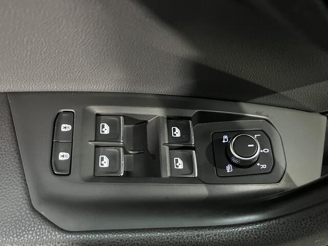 Volkswagen TOUAREG 3.0 TSi eHybrid 4MOTION Elegance / AUTOMAAT/ 381 PK/ PANO/ TREKHAAK/ CAMERA/ PARK. SENSOREN/ LEDEREN MEMORY SEATS/ KEYLESS/ STOELVERWARM & MASSAGE/ KEYLESS/ MATRIX/ APP CONNECT/ ADAPT. CRUISE/ 19" LMV