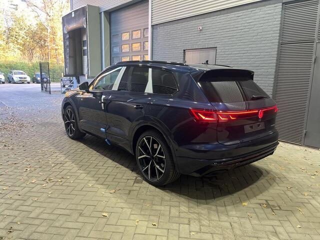 Volkswagen TOUAREG 3.0 TSi eHybrid 4MOTION R Edition | NIEUW | Luchtvering | Head-Up | 22 Inch | Massage | Schuifdak | Trekhaak