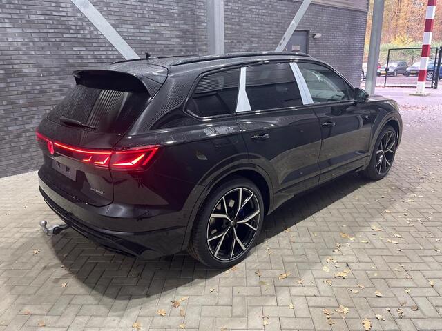Volkswagen TOUAREG 3.0 TSi eHybrid 4MOTION R Edition | NIEUW | Luchtvering | Head-Up | 22 Inch | Massage | Schuifdak | Trekhaak