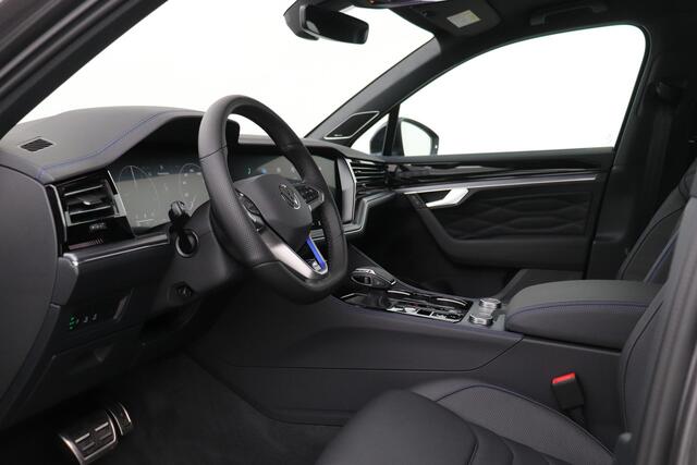 Volkswagen TOUAREG 3.0 TSi eHybrid 4MOTION R Edition | NIEUW | Luchtvering | Head-Up | 22 Inch | Massage | Schuifdak | Trekhaak