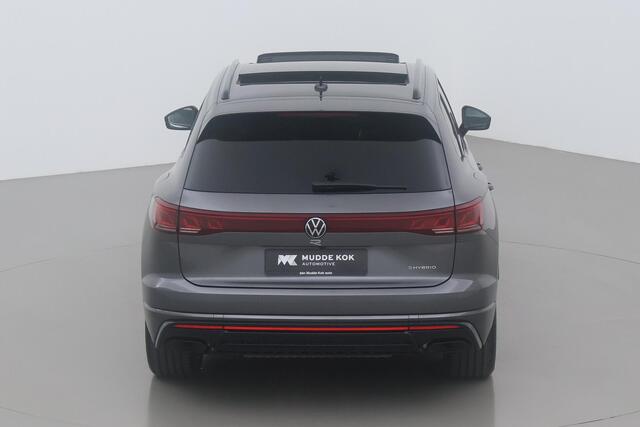 Volkswagen TOUAREG 3.0 TSi eHybrid 4MOTION R Edition | NIEUW | Luchtvering | Head-Up | 22 Inch | Massage | Schuifdak | Trekhaak
