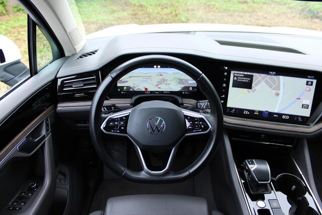 Volkswagen TOUAREG 3.0 TSi eHybrid ATMOSPHERE 4MOTION TREKHAAK/HEAD-UP/PANORAMADAK