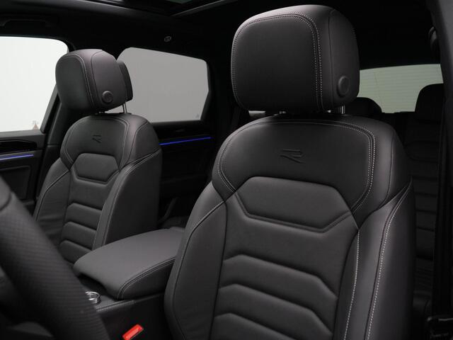Volkswagen TOUAREG 3.0 TSi 462 pk tiptronic eHybrid 4MOTION R | Panoramadak | Servosluiting portieren | Leder 'Vienna' | Head-Up Display | Geheugenstoelen | Rondomzicht camera