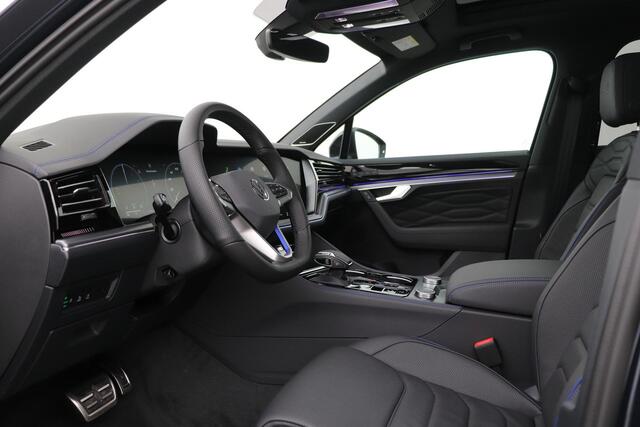 Volkswagen TOUAREG 3.0 TSi eHybrid 4MOTION R Edition | NIEUW | Luchtvering | Head-Up | 22 Inch | Massage | Schuifdak | Trekhaak