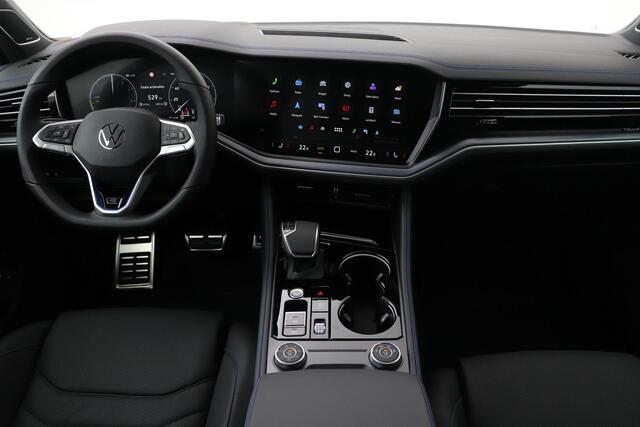 Volkswagen TOUAREG 3.0 TSi eHybrid 4MOTION R Edition | NIEUW | Luchtvering | Head-Up | 22 Inch | Massage | Schuifdak | Trekhaak