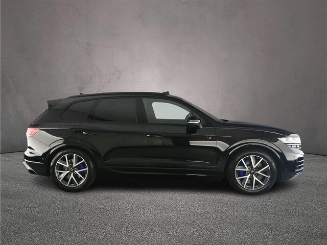 Volkswagen TOUAREG R Edition 3.0 TSI eHybrid 462pk Tiptronic Trekhaak, Panoramadak, DYN audio, Luchtvering, Lederen bekleding, Adaptive cruise control, Head up display